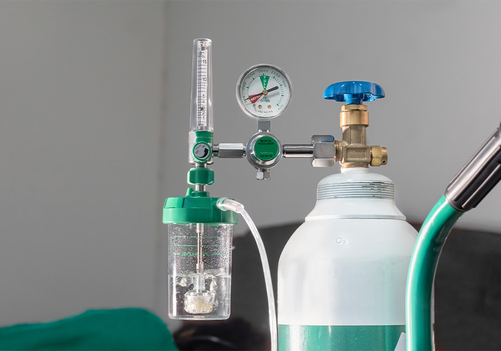 酸素ボンベ